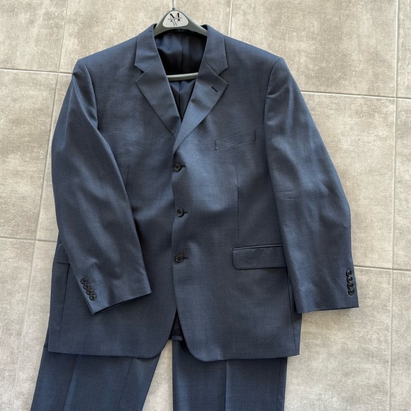 Jones New York Other - JONES NEW YORK Beautiful Plaid Blue Men's Suit - Excellent Condition